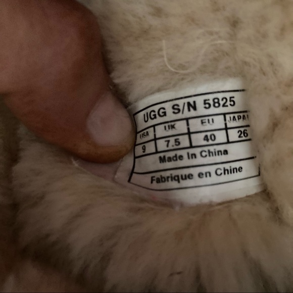 Classic calf leg length tan UGGs - Picture 11 of 11